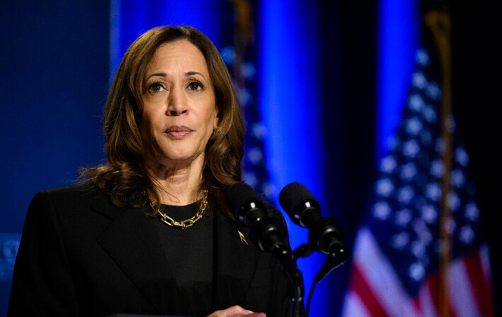 La vicepresidenta y candidata demócrata a la presidencia, Kamala Harris, habla en un evento organizado por el Club Económico de Pittsburgh en la Universidad Carnegie Mellon, el 25 de septiembre de 2024. (Jeff Swensen/Getty Images)