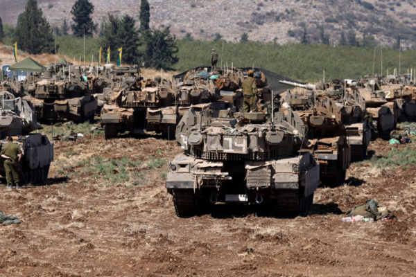 Tropas israelíes se despliegan en una zona de la región de la Alta Galilea, en el norte de Israel, el 27 de septiembre de 2024. (Jalaa Marey / AFP vía Getty Images)