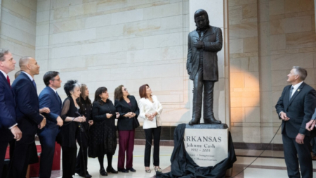 Johnny Cash, el primer músico conmemorado con una estatua en el Capitolio de EE.UU.