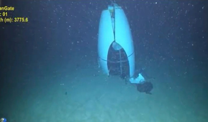 Esta imagen de junio de 2023 facilitada por Pelagic Research Services muestra restos del sumergible Titán en el fondo del Océano Atlántico. (Pelagic Research Services vía AP)