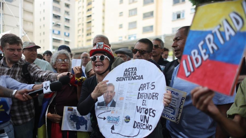 Simpatizantes de la líder opositora María Corina Machado y del opositor Edmundo González, participan en una manifestación este sábado 28 de septiembre de 2024, en la ciudad de Caracas (Venezuela). EFE/ Miguel Gutierrez