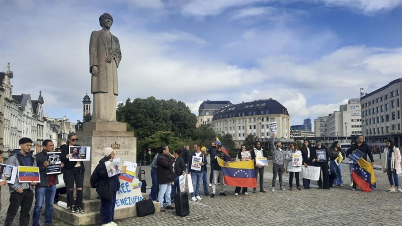 Venezolanos se concentraron este sábado 28 de septiembre de 2024 en Bruselas (Bélgica) para pedir el reconocimiento del opositor Edmundo González Urrutia como vencedor de las elecciones en Venezuela. EFE/ Laura Pérez-Cejuela