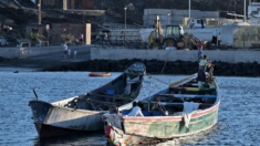 Al menos nueve migrantes muertos y 50 desaparecidos tras volcar su barca en las Canarias