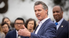 Newsom rechaza proyecto de ley que obliga a escuelas proporcionar preservativos gratuitos