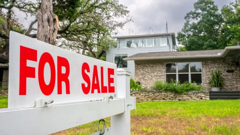 Una casa disponible para la venta se muestra en Austin, Texas, el 22 de mayo de 2024. Brandon Bell/Getty Images