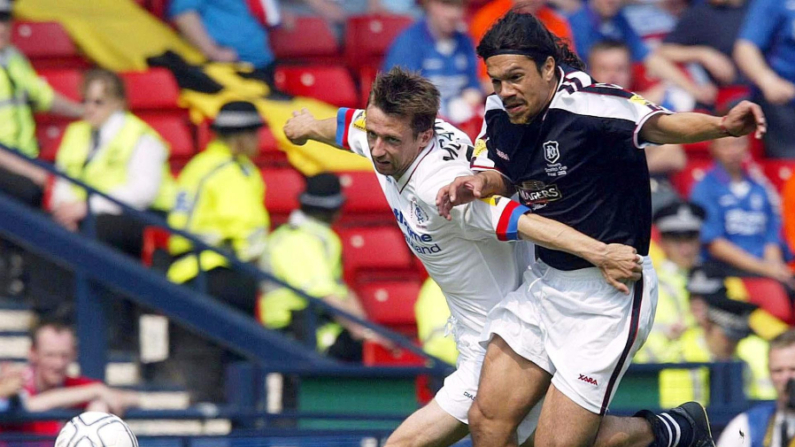 Fotografía de archivo del exfutbolista argentino del Dundee escocés Fabián Caballero (d). EFE/Owen Humphreys