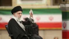 Líder supremo iraní pide al mundo musulmán que ayude a Hezbolá a luchar contra Israel