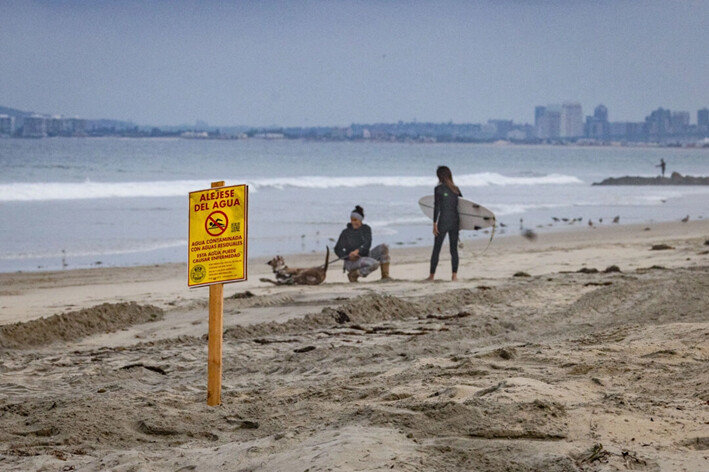 Surf, sulfuros y migrañas: la vida junto al río Tijuana en San Diego