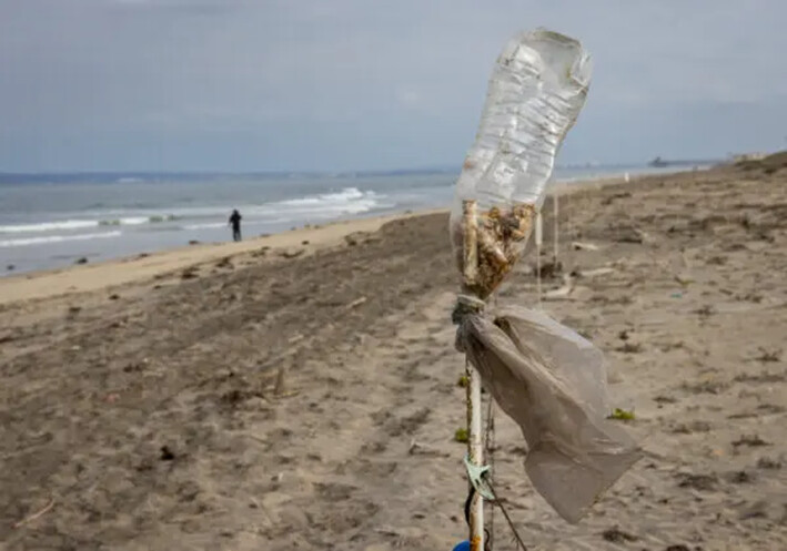 La basura cubre las playas cercanas a la desembocadura del río Tijuana, a las afueras de San Diego, California, el 19 de septiembre de 2024. (John Fredricks/The Epoch Times)