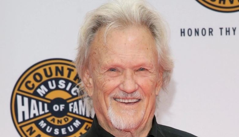 Kris Kristofferson asiste a la ceremonia de entrega de medallas a los miembros del Salón de la Fama 2017 Alan Jackson, Jerry Reed y Don Schlitz en Nashville, Tennessee, el 22 de octubre de 2017. (Terry Wyatt/Getty Images para el Salón de la Fama y Museo de la Música Country)