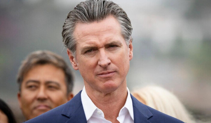 El gobernador de California, Gavin Newsom, habla en Los Ángeles, el 25 de septiembre de 2024. (John Fredricks/The Epoch Times)