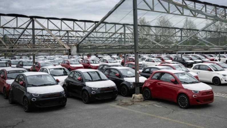 Fiat 500 el 10 de abril de 2024 en la fábrica Mirafiori Stellantis de Turín.. (Foto: Marco Bertorello/AFP via Getty Images)