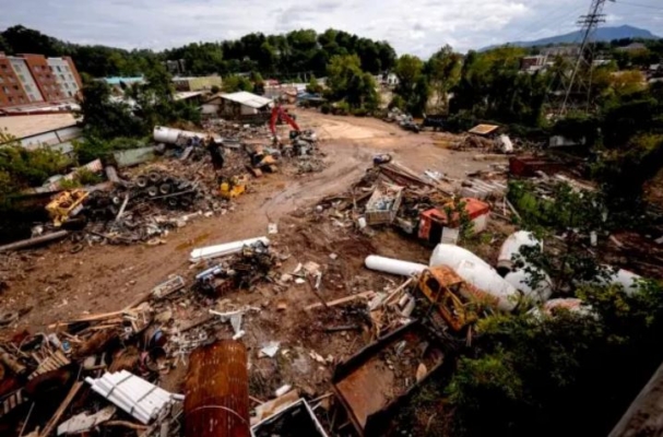 Escombros tras el huracán Helene en Asheville, Carolina del Norte, el 30 de septiembre de 2024. (Mike Stewart/Foto AP)