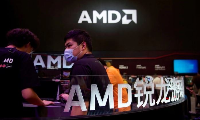 Señales de AMD en la Expo y Conferencia de Entretenimiento Digital de China en Shanghái, China, el 30 de julio de 2021. (Aly Song/Reuters)