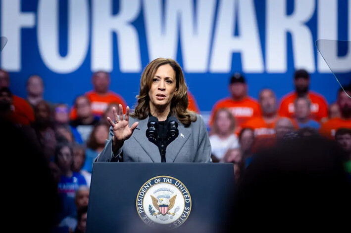 La candidata presidencial demócrata y vicepresidenta Kamala Harris habla durante un mitin de campaña en el Alliant Energy Center, en Madison, Wisconsin, el 20 de septiembre de 2024. (Scott Olson/Getty Images)