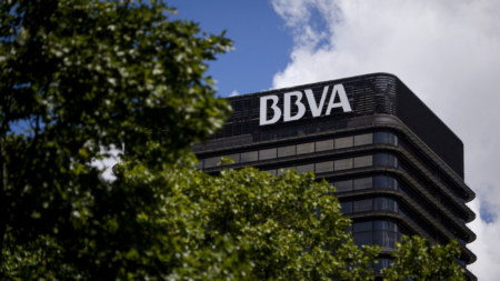 El BBVA ajusta su oferta con el pago de 0,29 euros y una acción por cada 5,019 de Sabadell