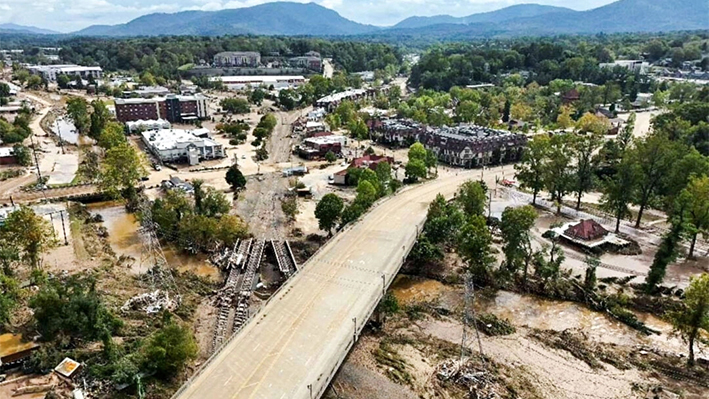 Escombros tras el paso del huracán Helene, en Asheville, Carolina del Norte, el 30 de septiembre de 2024. (Mike Stewart/Foto AP)

Escombros tras el paso del huracán Helene, en Asheville, Carolina del Norte, el 30 de septiembre de 2024. (Mike Stewart/Foto AP)

