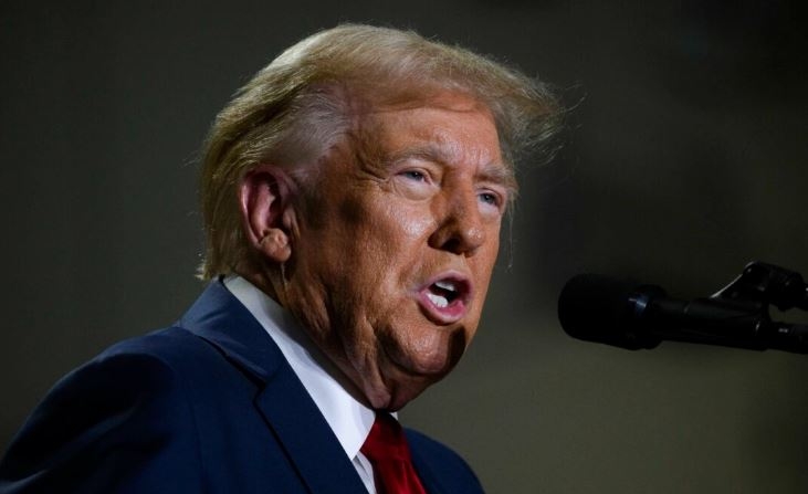 El expresidente Donald Trump habla en un mitin de campaña en el Centro de Convenciones Bayfront en Erie, Pensilvania, el 29 de septiembre de 2024. (Jeff Swensen/Getty Images)