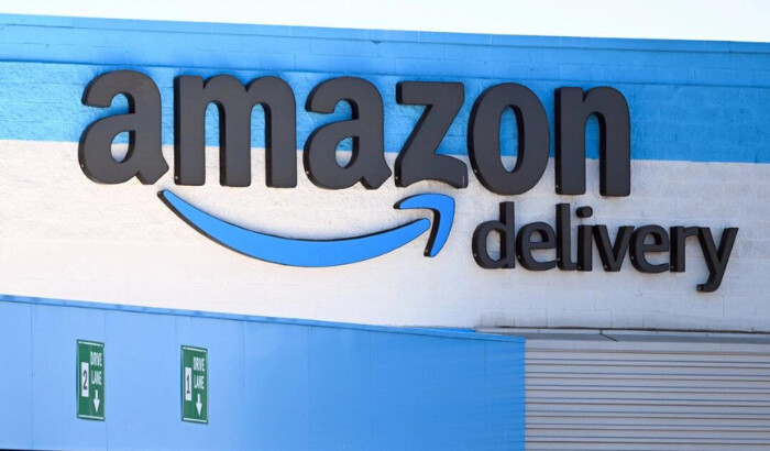 La señalización de Amazon Delivery se muestra fuera de un centro de entrega de Amazon.com Inc. durante el Amazon Prime Day en Torrance, California, el 12 de julio de 2022. (PATRICK T. FALLON/AFP vía Getty Images)