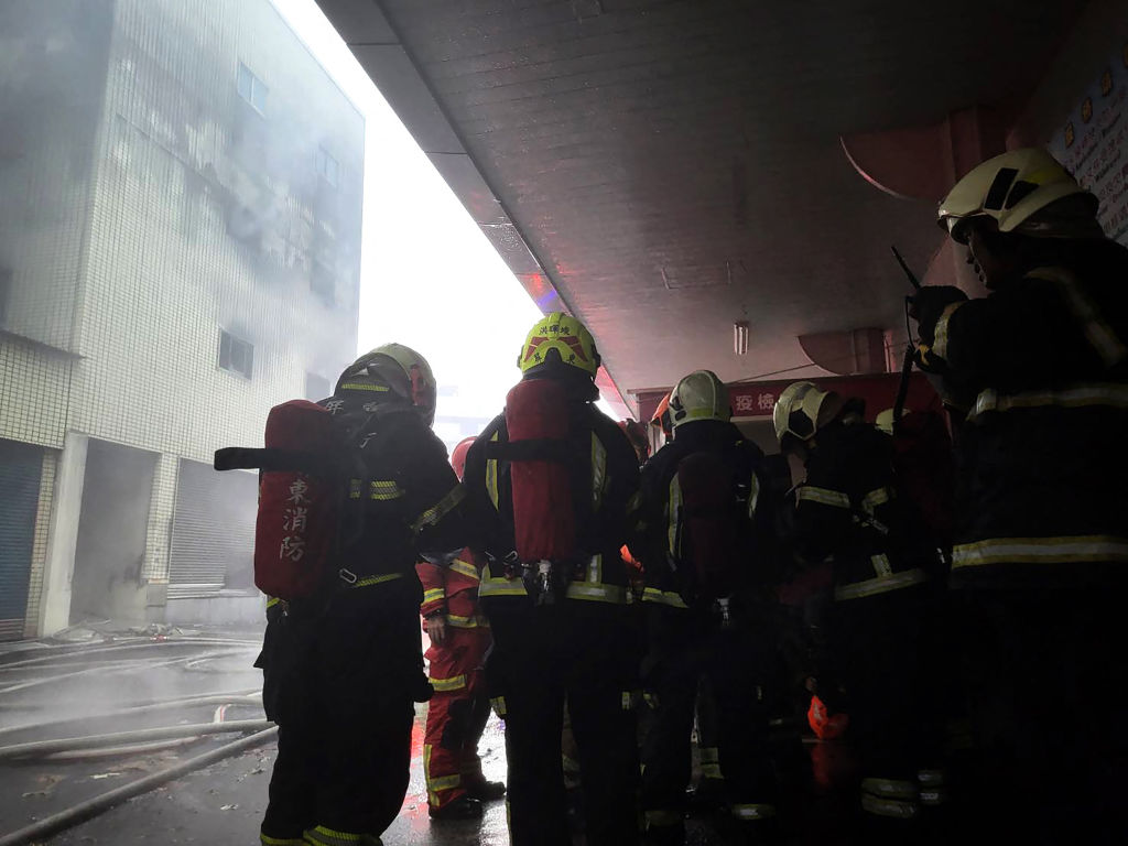 Al menos nueve muertos en el incendio de un hospital en el sur de Taiwán