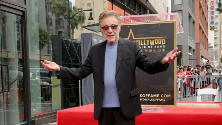 Frankie Valli asiste a la ceremonia en honor a Frankie Valli & The Four Seasons con una Estrella en el Paseo de la Fama de Hollywood en Los Ángeles el 3 de mayo de 2024. (Kevin Winter/Getty Images). 