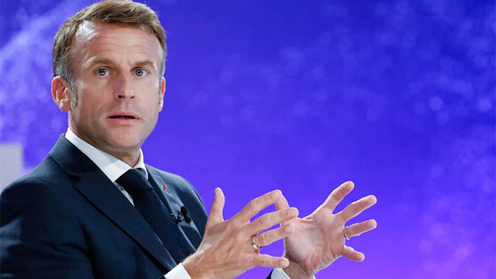 El presidente francés, Emmanuel Macron, habla en el evento 'Diálogo Global Berlín 2024' en la Escuela Europea de Administración y Tecnología (ESMT) en Berlín, Alemania, el 2 de octubre de 2024. (Ludovic Marin/AFP/Getty Images)