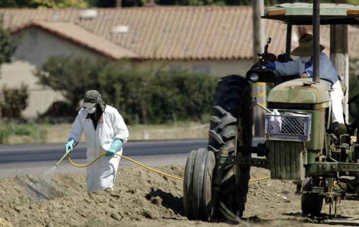 Restablecen normas de la era Obama que protegen contra exposición a pesticidas