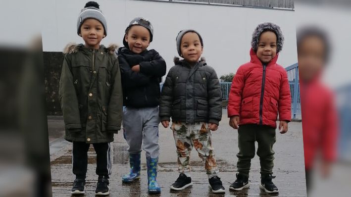 Los hermanos gemelos Bryson, Kyson, Leyton y Logan en una foto de archivo. (Crédito: Policía Metropolitana de Londres)