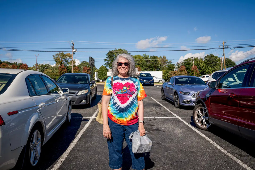 Cheryl Bridges, capellana cuáquera, posa para una foto en Greensboro, Carolina del Norte, el 19 de septiembre de 2024. (Madalina Vasiliu/The Epoch Times)