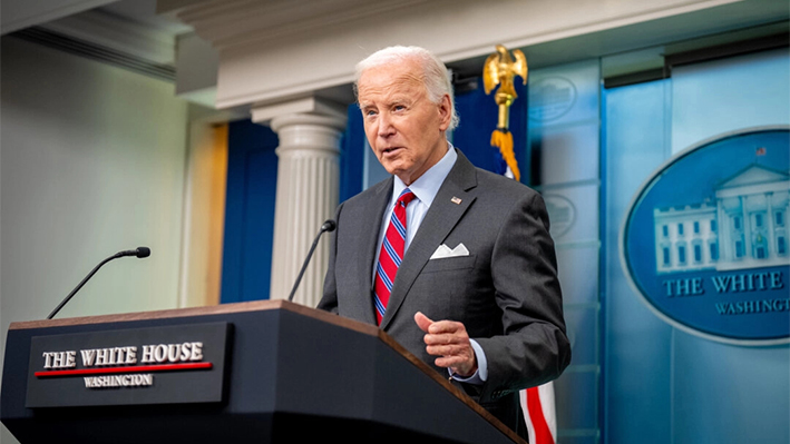 El presidente Joe Biden habla durante una rueda de prensa en la Sala Brady de Prensa de la Casa Blanca el 04 de octubre de 2024. (Andrew Harnik/Getty Images)