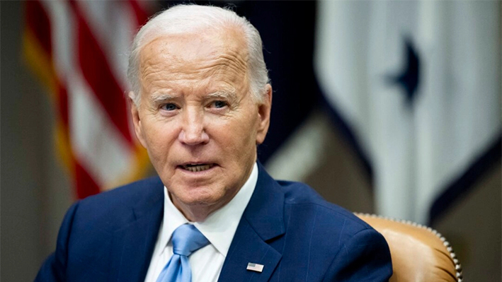 El presidente Joe Biden habla durante una sesión informativa sobre la respuesta al huracán Helene y los esfuerzos de recuperación, en la Sala Roosevelt de la Casa Blanca en Washington, el 1 de octubre de 2024. (Saul Loeb / AFP vía Getty Images)