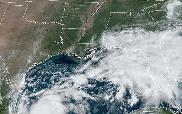 Imagen satelital de la tormenta tropical Milton formándose en el Golfo de México a las 12:01 pm ET del 6 de octubre de 2024. (CIRA/NOAA)