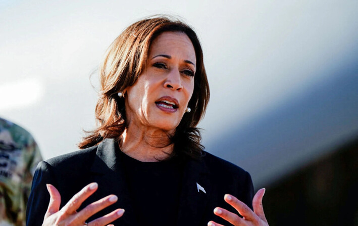 La vicepresidente y candidata presidencial demócrata, Kamala Harris, habla con los medios de comunicación luego de una reunión informativa con funcionarios tras el paso del huracán Helene en Charlotte, Carolina del Norte, el 5 de octubre de 2024. (Elizabeth Frantz/Reuters)