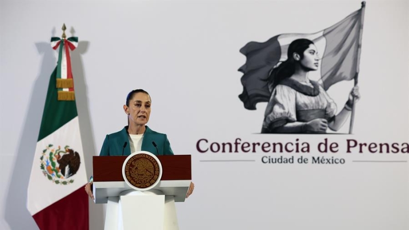 La presidenta de México, Claudia Sheinbaum, habla el 7 de octubre de 2024 durante su conferencia de prensa matutina en Palacio Nacional de la Ciudad de México (México). EFE/ José Méndez