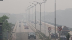 Suspenden despegues en el mayor aeropuerto de Bolivia por humo de los incendios