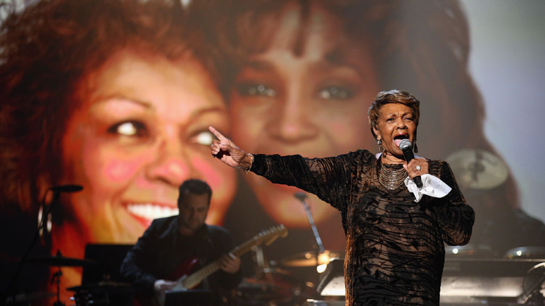 La cantante Cissy Houston actúa en el escenario durante los BET Awards 2012 en The Shrine Auditorium el 1 de julio de 2012 en Los Ángeles, California. (Christopher Polk/Getty Images para BET)