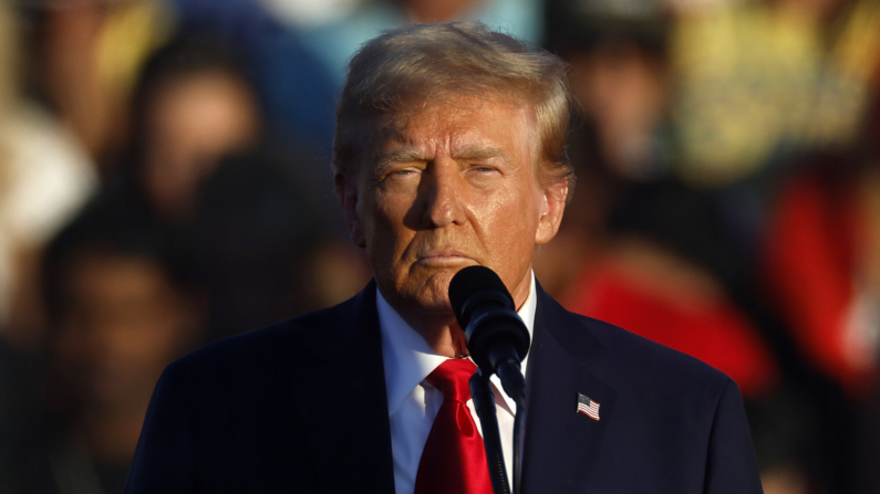 El candidato presidencial republicano, el expresidente Donald Trump, se dirige a un mitin de campaña en los terrenos de la Butler Farm Show el 5 de octubre de 2024 en Butler, Pensilvania. (Kevin Dietsch/Getty Images)