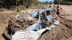 Joven familia salva su vida a tiempo al huir en medio de las inundaciones en Carolina del Norte