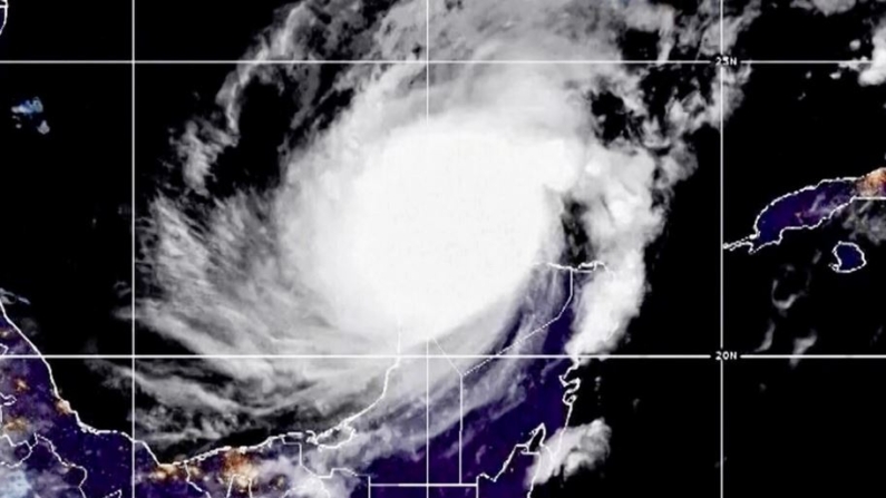 Imagen de satélite del huracán Milton (NOAA vía NTD)