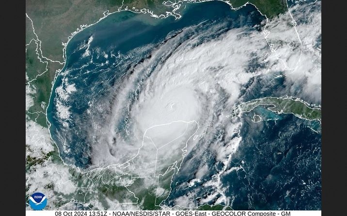 Imagen de satélite del huracán Milton acercándose a la costa del Golfo de Florida a las 9:51 a.m. del 8 de octubre de 2024. (NOAA/NESDIS/STAR - GOES Este)