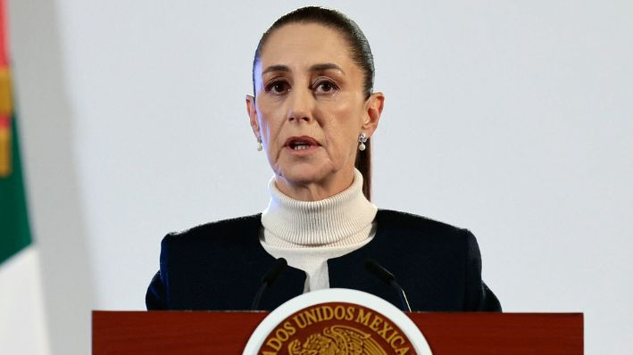 La presidenta de México, Claudia Sheinbaum, durante su conferencia de prensa matutina en Palacio Nacional de la Ciudad de México, México, el 8 de octubre de 2024. (EFE/José Méndez)
