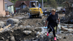 Mueren 22 personas por devastadoras inundaciones en Bosnia