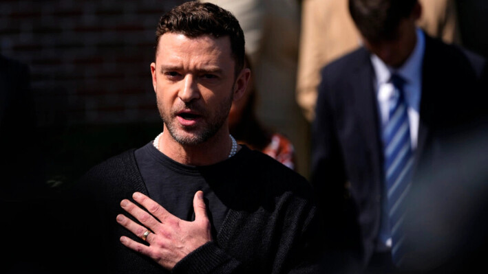 Justin Timberlake habla con la prensa después de una audiencia judicial en Sag Harbor, Nueva York, el 13 de septiembre de 2024. (Pamela Smith/AP Photo)