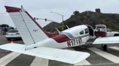 Pasajero de avión que aterrizó de emergencia en carretera de California enfrenta cargos por drogas