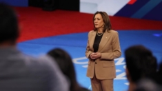 Harris celebra foro ciudadano en Las Vegas mientras pierde su ventaja entre los latinos