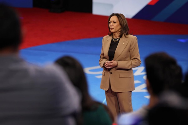 La vicepresidenta Kamala Harris durante un foro ciudadano de Univision en la Universidad de Nevada, Las Vegas, el 10 de octubre. (Justin Sullivan/Getty Images)
