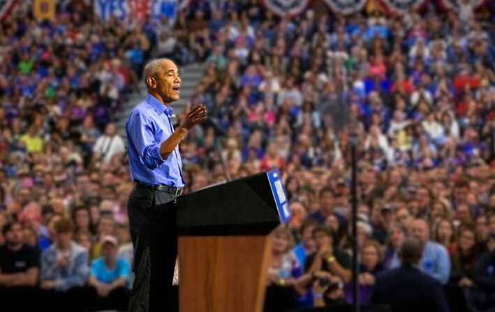 Obama hace campaña en favor de la candidata presidencial demócrata, la vicepresidenta Kamala Harris, en Pensilvania, el 10 de octubre de 2024. (Getty Images vía NTD)