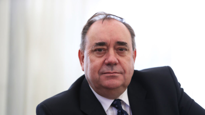 Alex Salmond ofrece una conferencia de prensa en The Champany Inn Linlithgow el 24 de agosto de 2018 en Edimburgo, Escocia. (Ian MacNicol/Getty Images)
