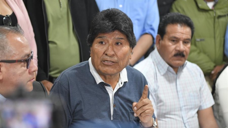 Fotografía de archivo del expresidente Evo Morales (2006-2019) habla en una rueda en Cochabamba (Bolivia). EFE/Jorge Abrego
