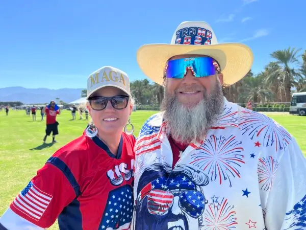 Rich y Jennifer Tullius de Rancho Cucamonga, California, el 12 de octubre de 2024. (Brad Jones/The Epoch Times)